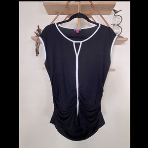 ♠️Vince Camuto Ruched Stomach Blouse ♠️
